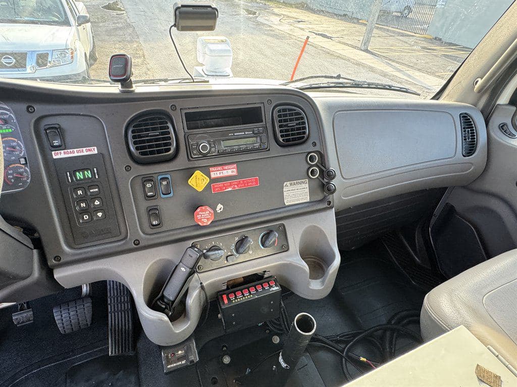 2016 Freightliner M2 106 image 68