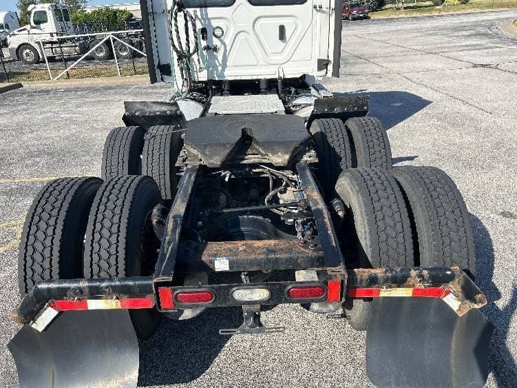 2021 Freightliner Cascadia image 9