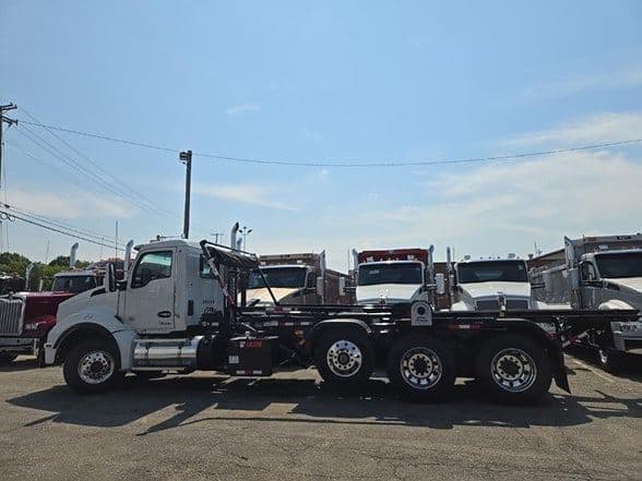 2025 Kenworth T880 image 6