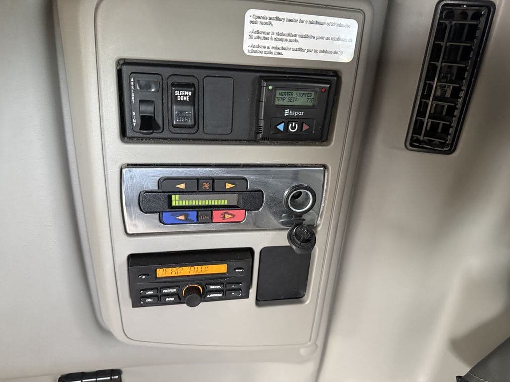 Used 2021 INTERNATIONAL LT625 image 11