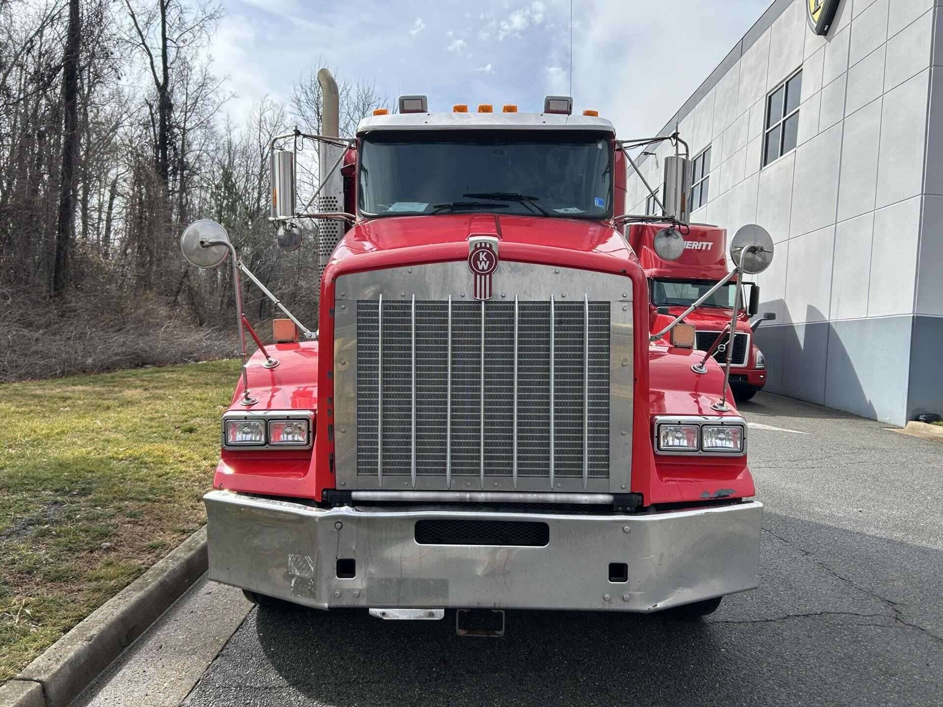 2019 Kenworth T8 Series image 3
