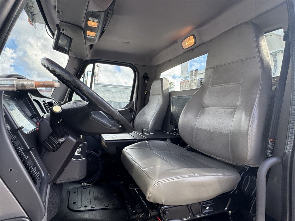 2015 Freightliner M2-112 image 73