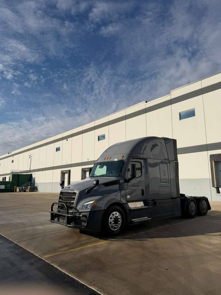 2024 Freightliner Cascadia image 9