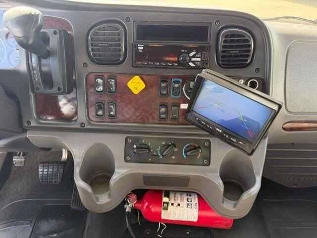 2019 Freightliner M2 image 9