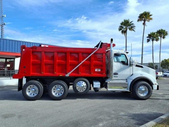 2025 Kenworth T880 image 8