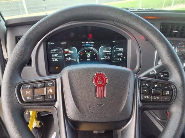 2026 Kenworth T880 image 23