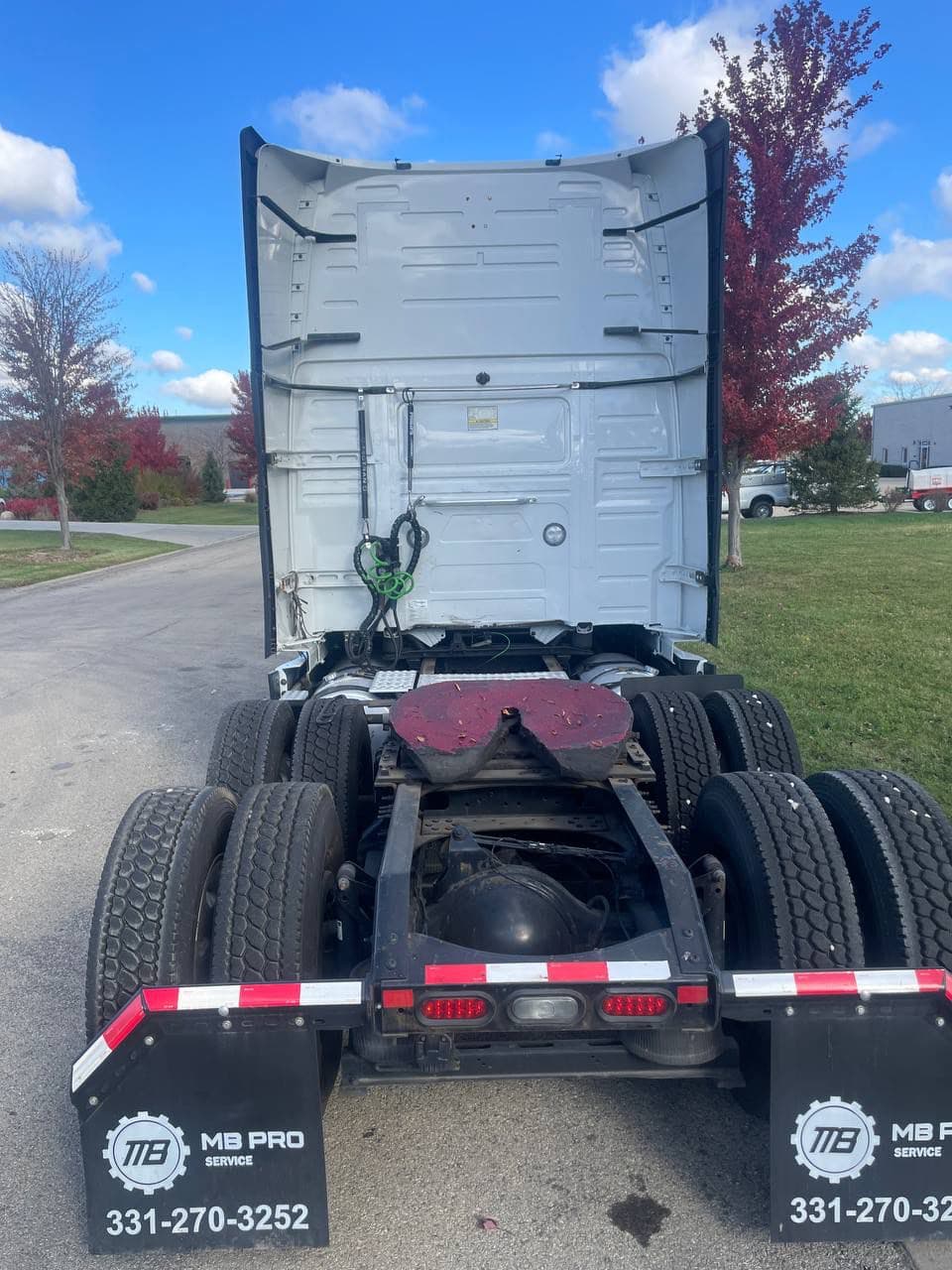 2019 Volvo VNL image 3