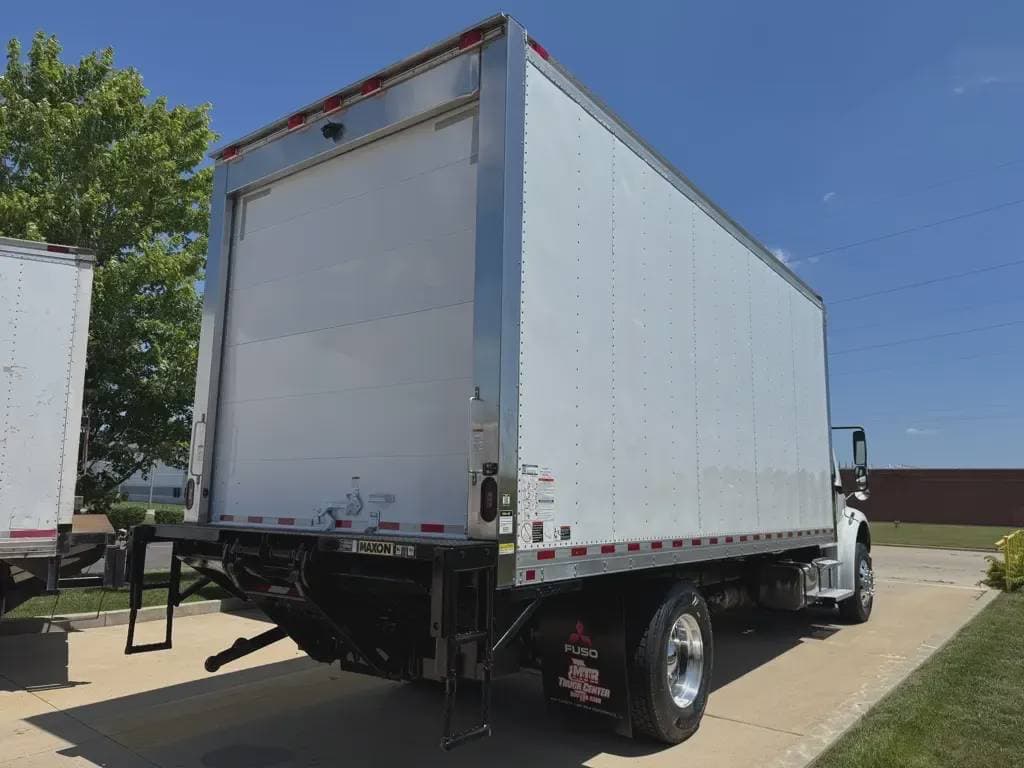 2022 Freightliner M2 image 4
