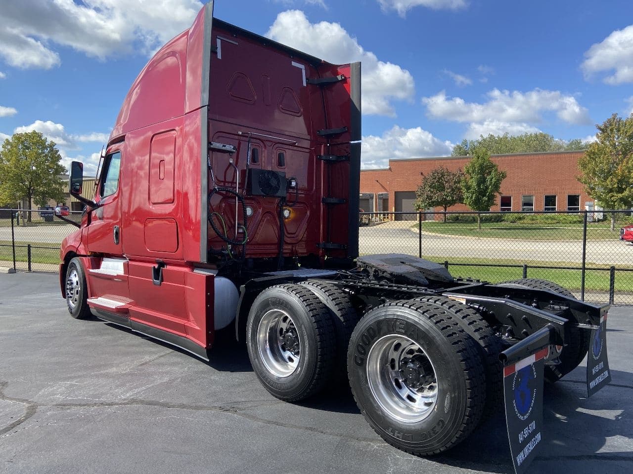 2020 Freightliner Cascadia image 8