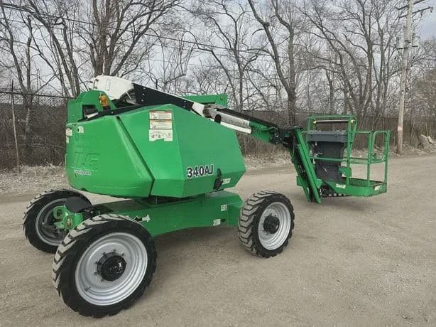 2017 JLG 340AJ image 2
