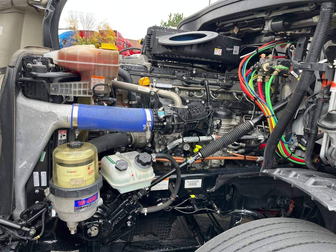 2022 Freightliner Cascadia image 9