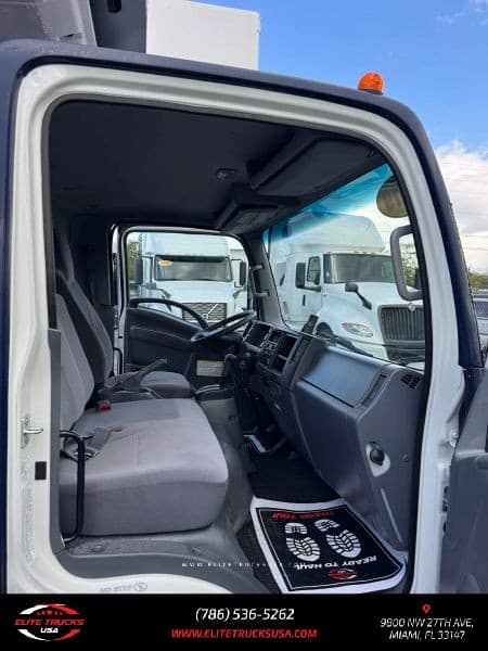 2019 Isuzu NRR image 19