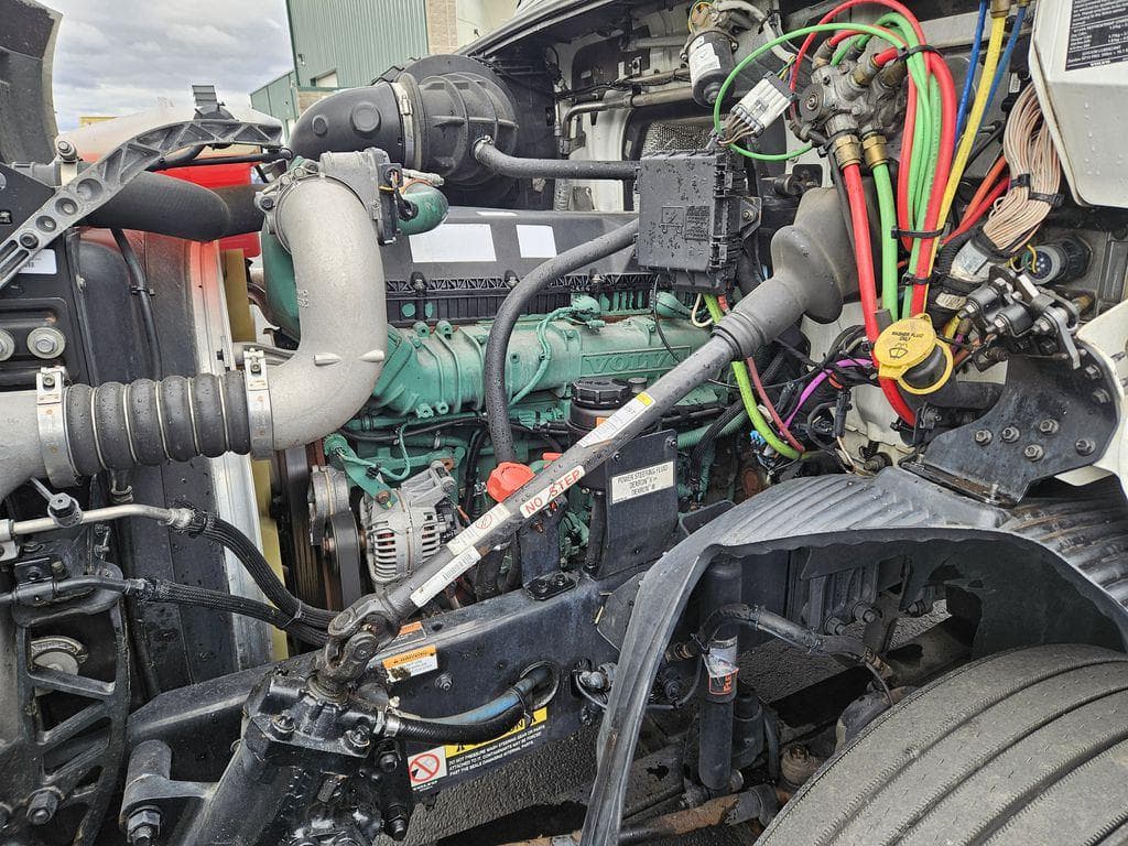 2019 Volvo VNR image 12