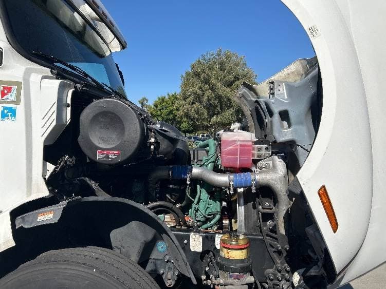 2023 Volvo VNL image 9