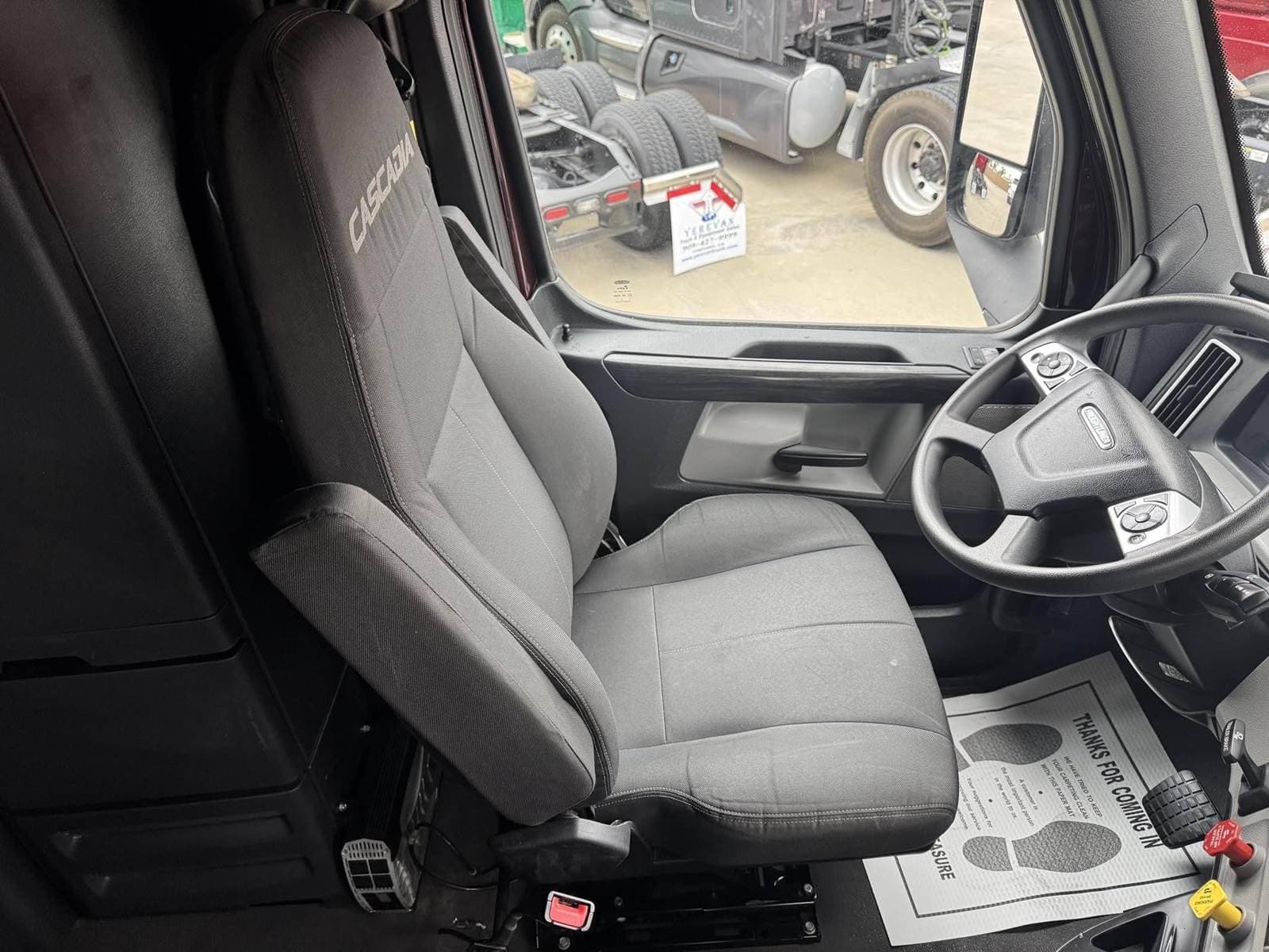 2023 Freightliner Cascadia 126 image 5