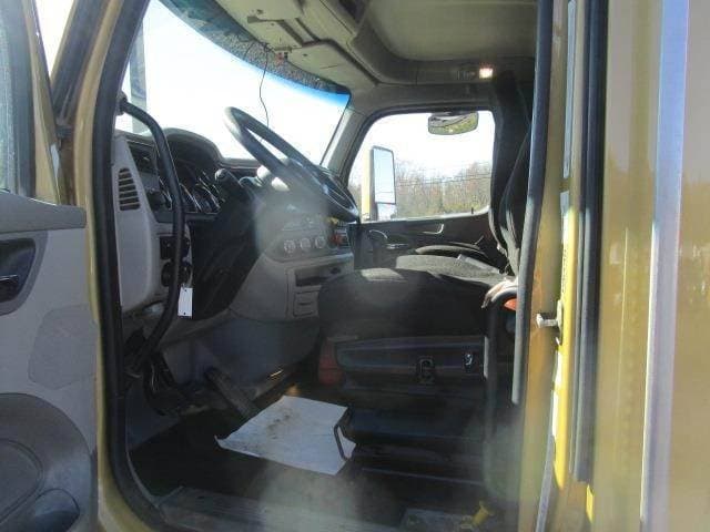 2020 Peterbilt 567 image 9
