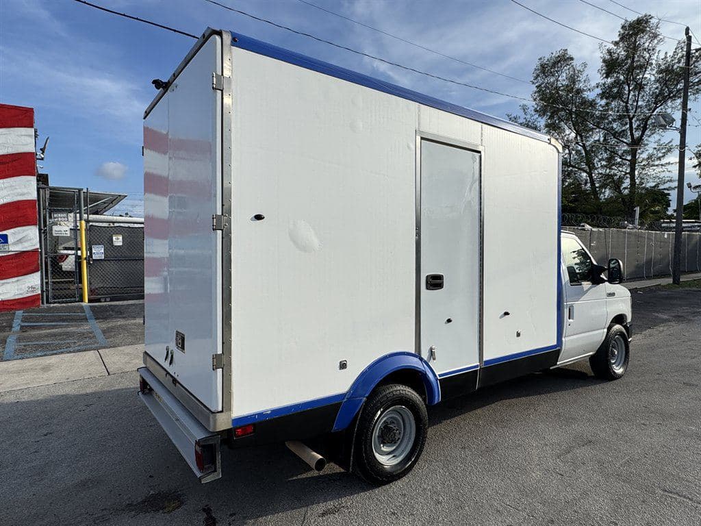 2023 Ford E350 Cutaway image 13
