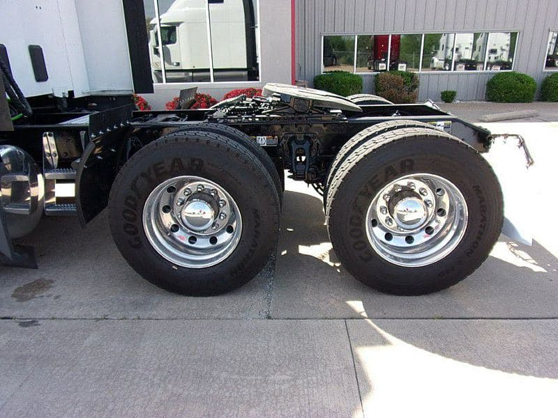 2021 Peterbilt 579 image 8
