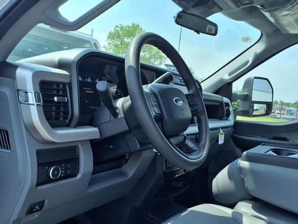 2025 Ford F450 image 14