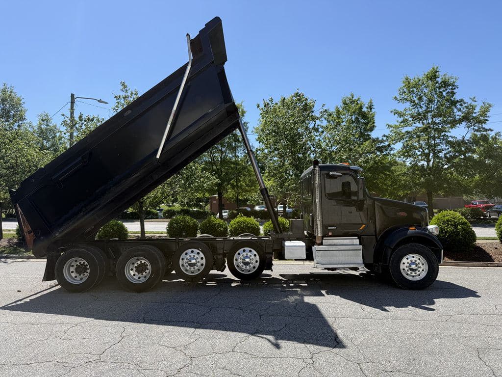 Used 2018 PETERBILT 567 image 21