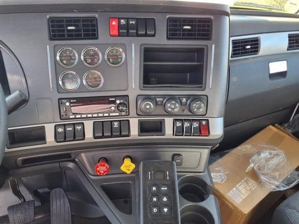 2025 Kenworth T880 image 15