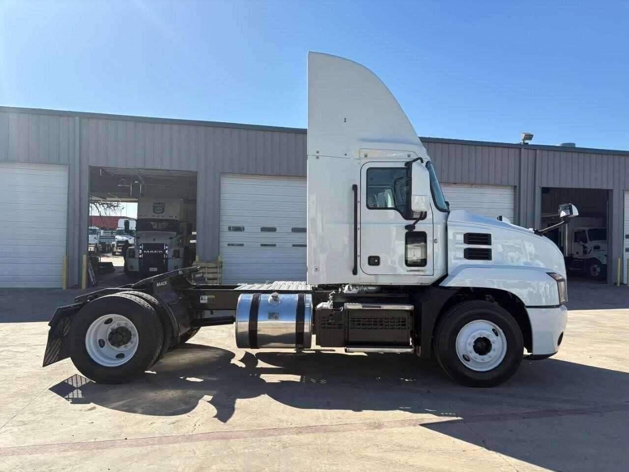 Used 2022 MACK ANTHEM Conventional - Day Cab in Bossier City, LA image 7