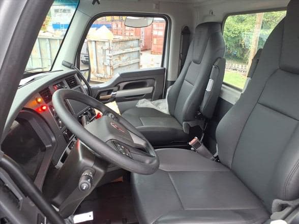 2026 Kenworth T880 image 15