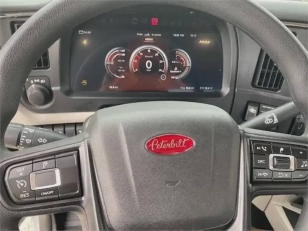 2025 Peterbilt 589 image 9