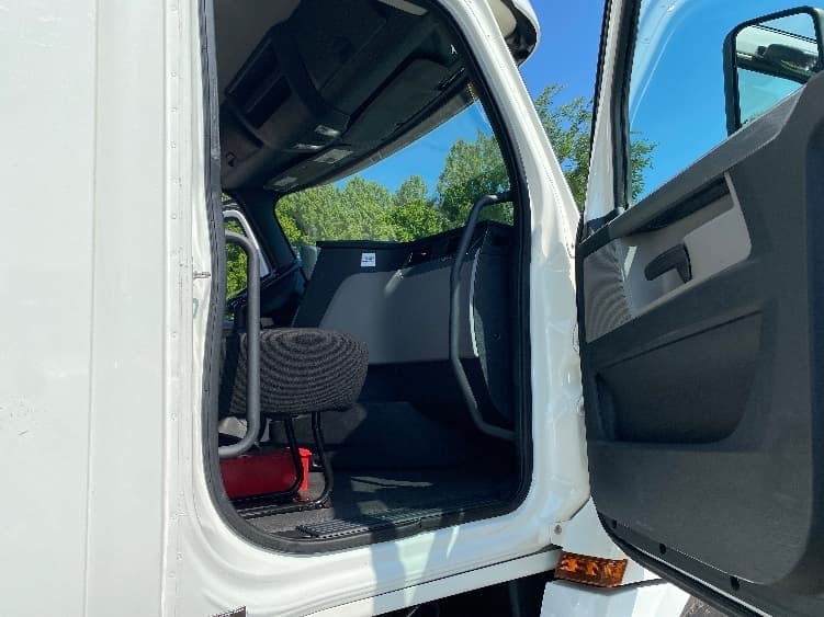 Used 2020 FREIGHTLINER Conventional - Day Cab, Tractor - CASCADIA 126 For Sale image 8