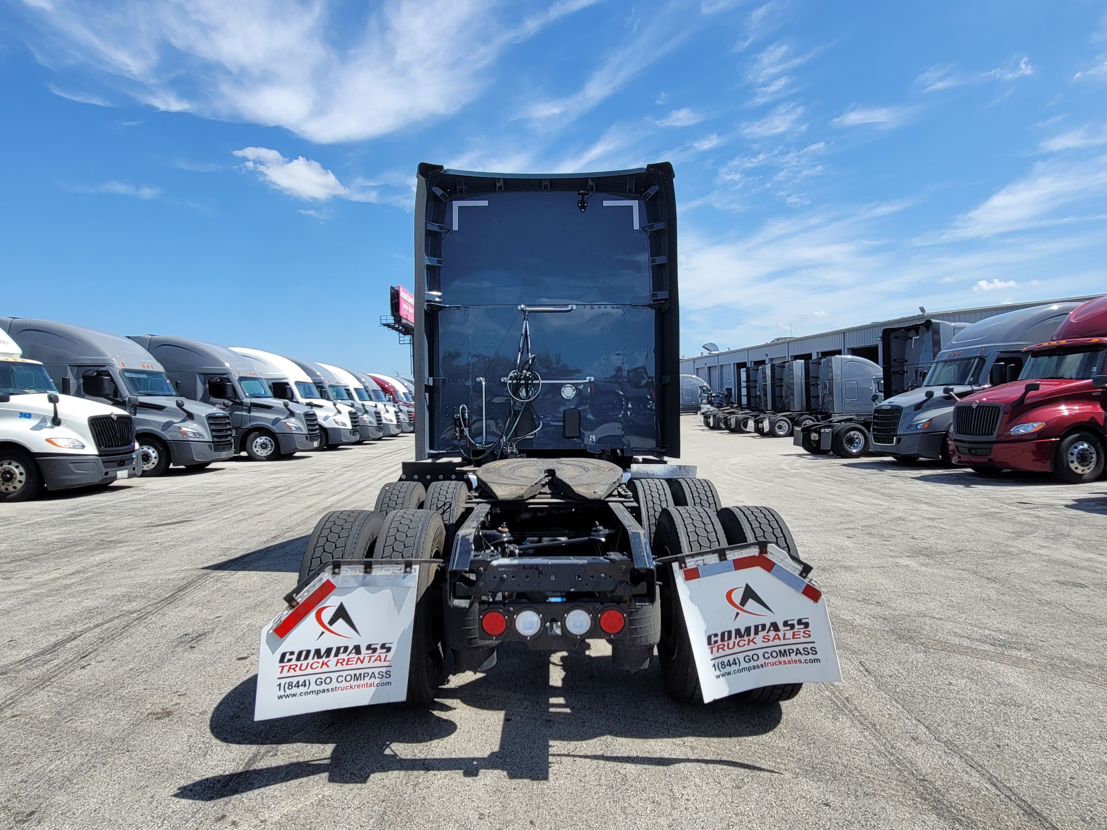 2022 Kenworth T680 image 3