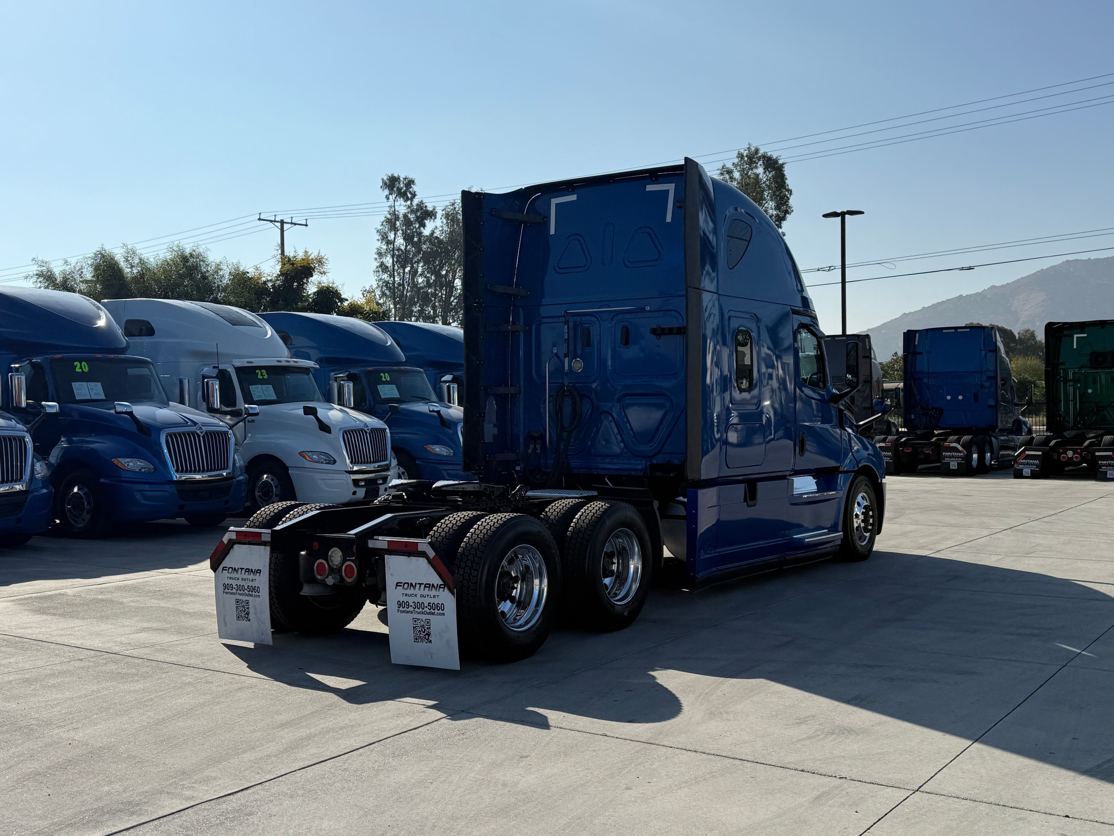 2020 Freightliner Cascadia 126 image 5