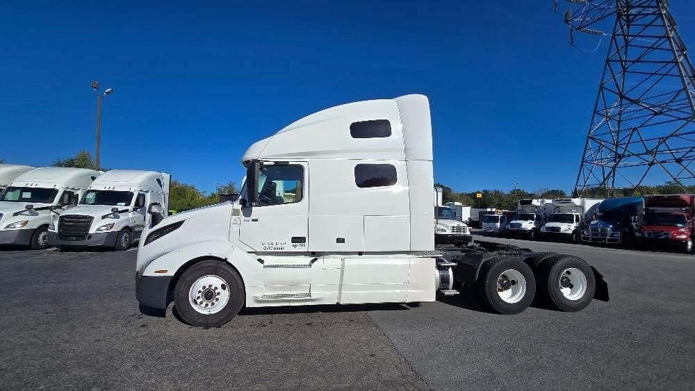 2022 Volvo VNL image 4