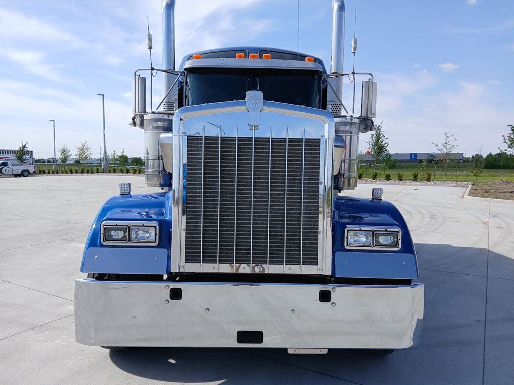 Used 2023 KENWORTH W900L image 7