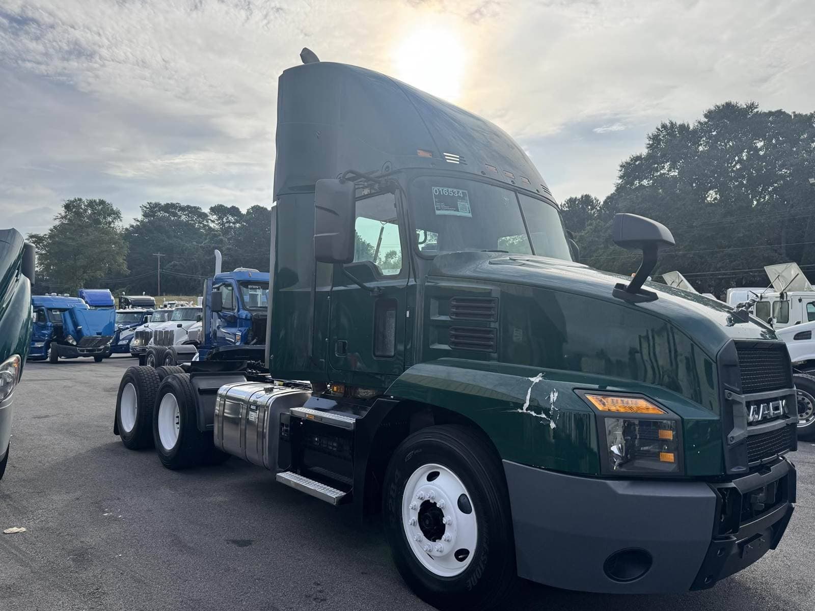 2020 Mack Anthem 64T Day Cab Truck - MP8 415HP, 12 Speed M Drive Automatic image 3