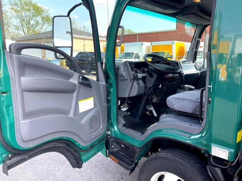 2019 Isuzu NPR image 16