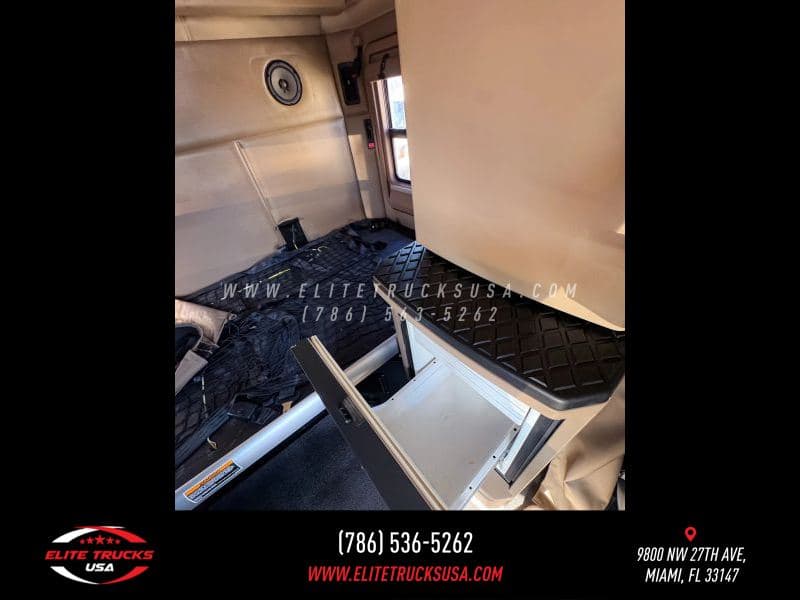 2019 Kenworth T600 image 25