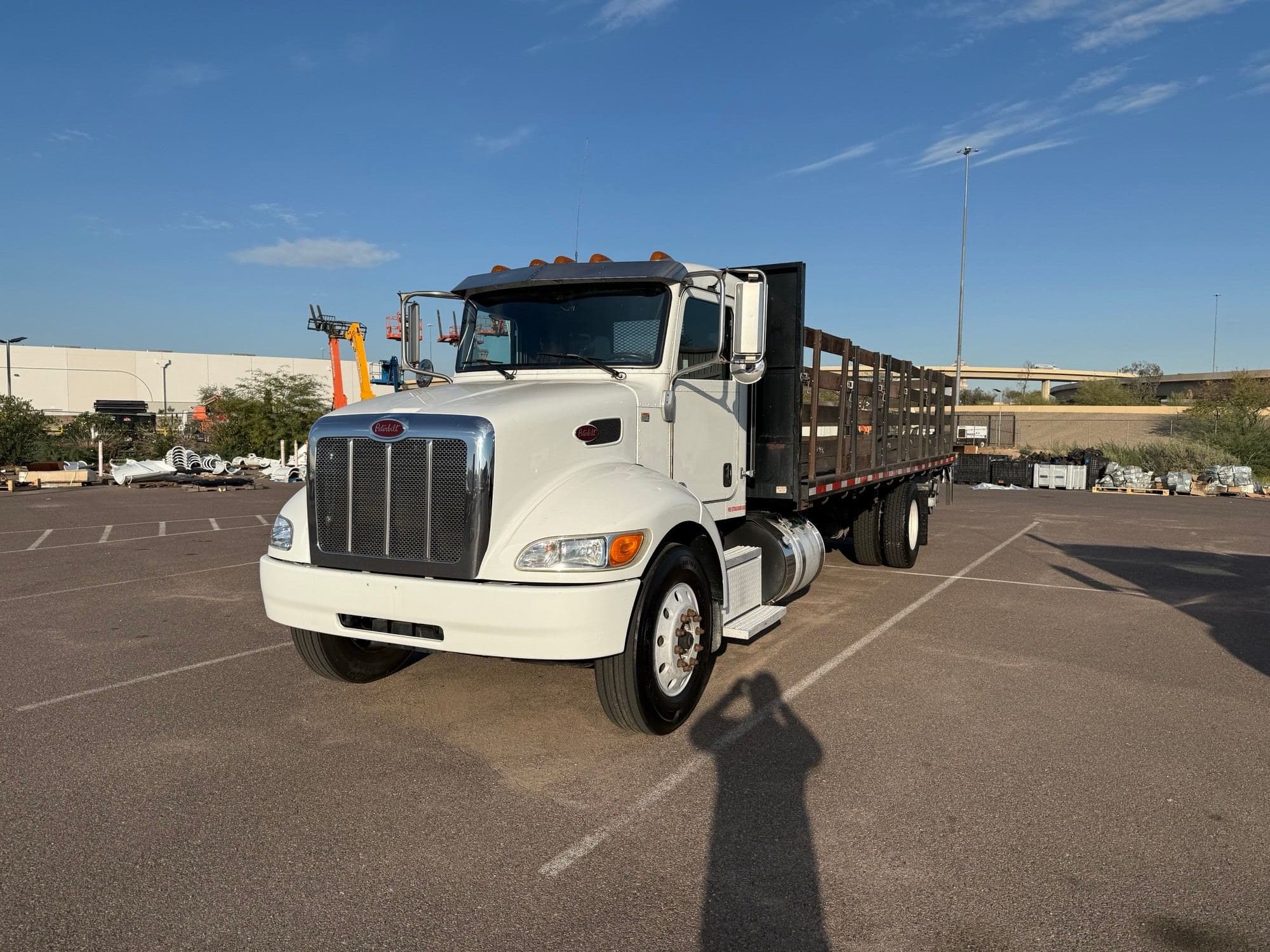 2020 Peterbilt 337 image 1