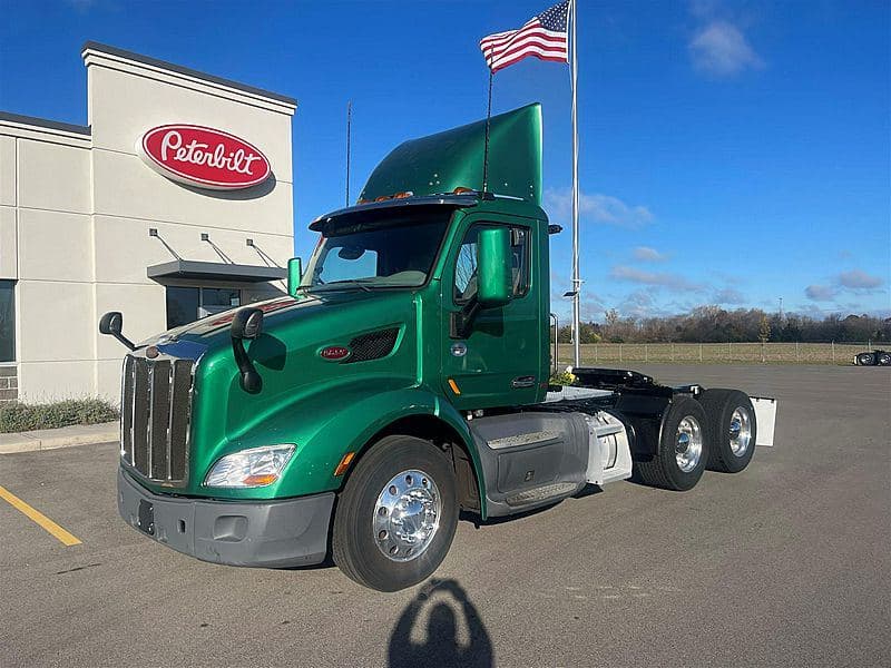 2020 Peterbilt 579 image 1