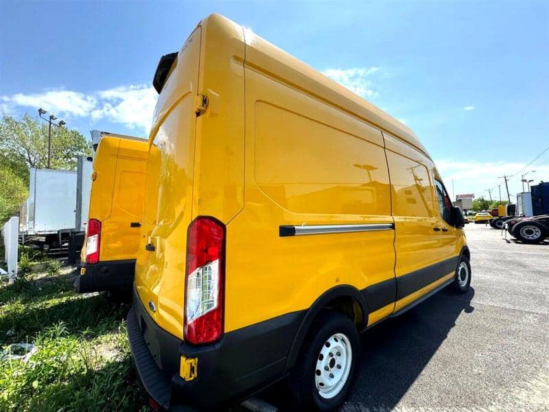 2021 Ford CF8000 image 5