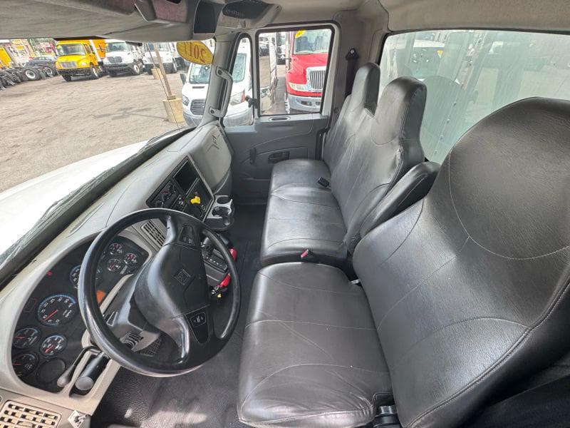 2017 International 4300 image 31