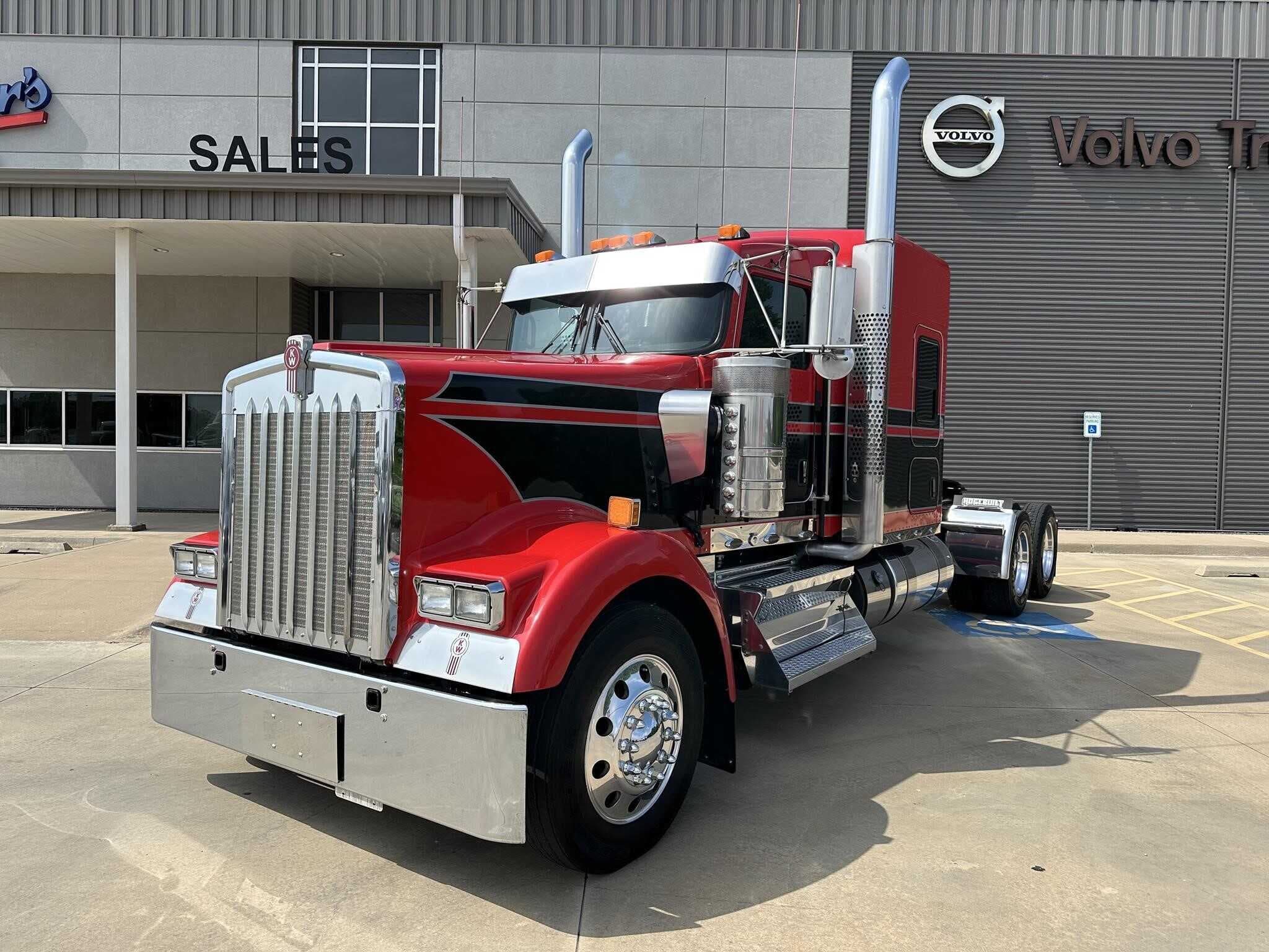 2019 Kenworth W9 Series image 1