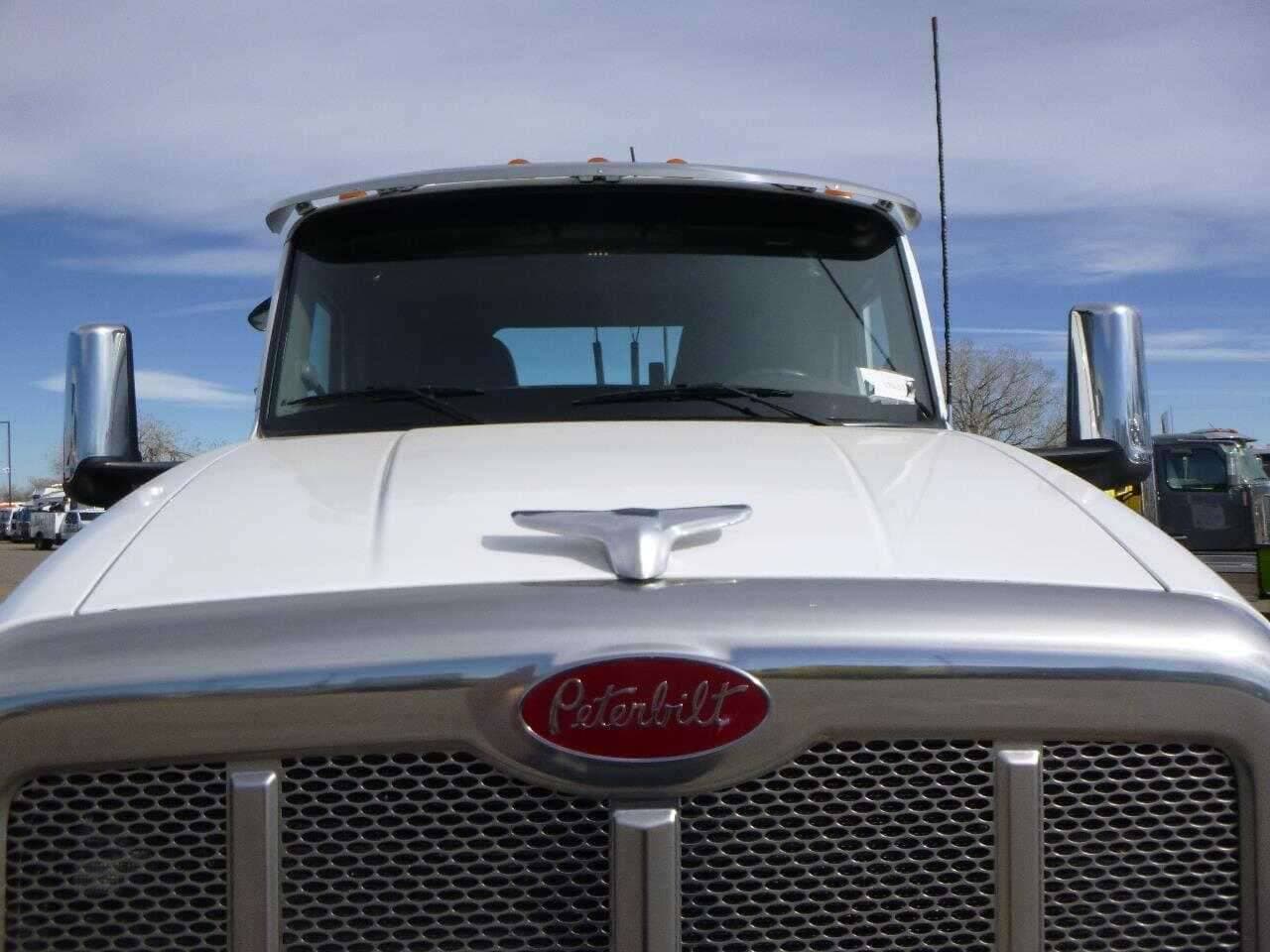 2023 Peterbilt 567 image 24