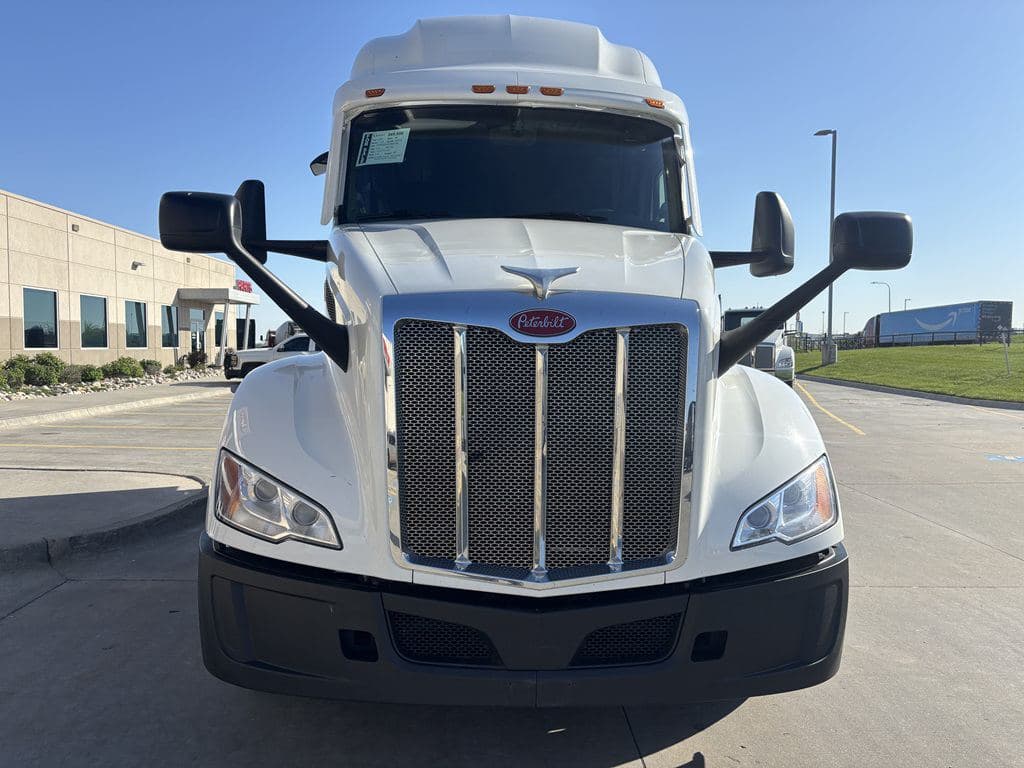 Used 2024 PETERBILT 579 image 11