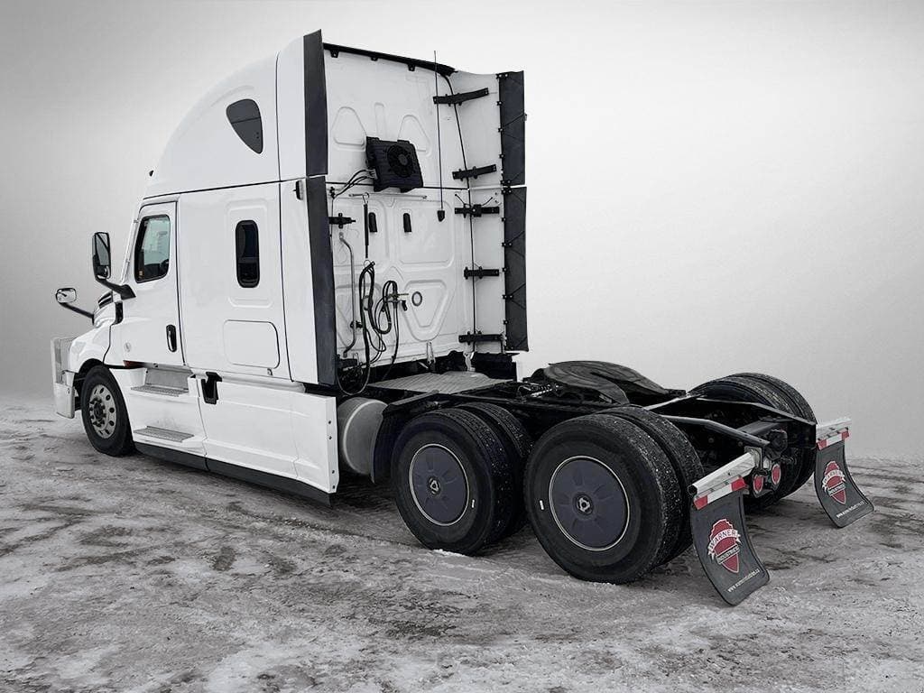 2024 Freightliner image 2