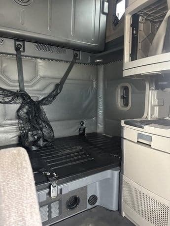 2018 Freightliner Cascadia image 20