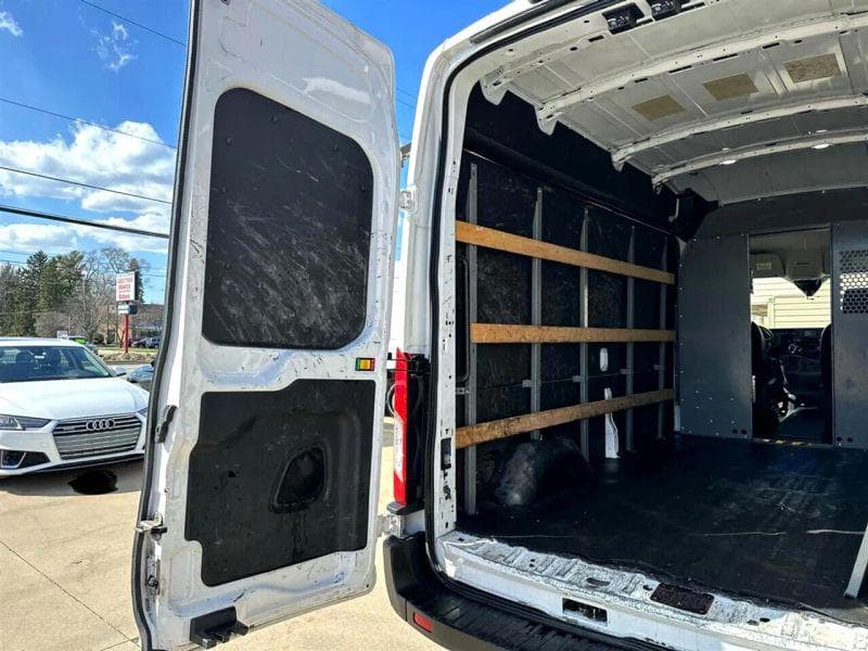 2021 Ford CF8000 image 23