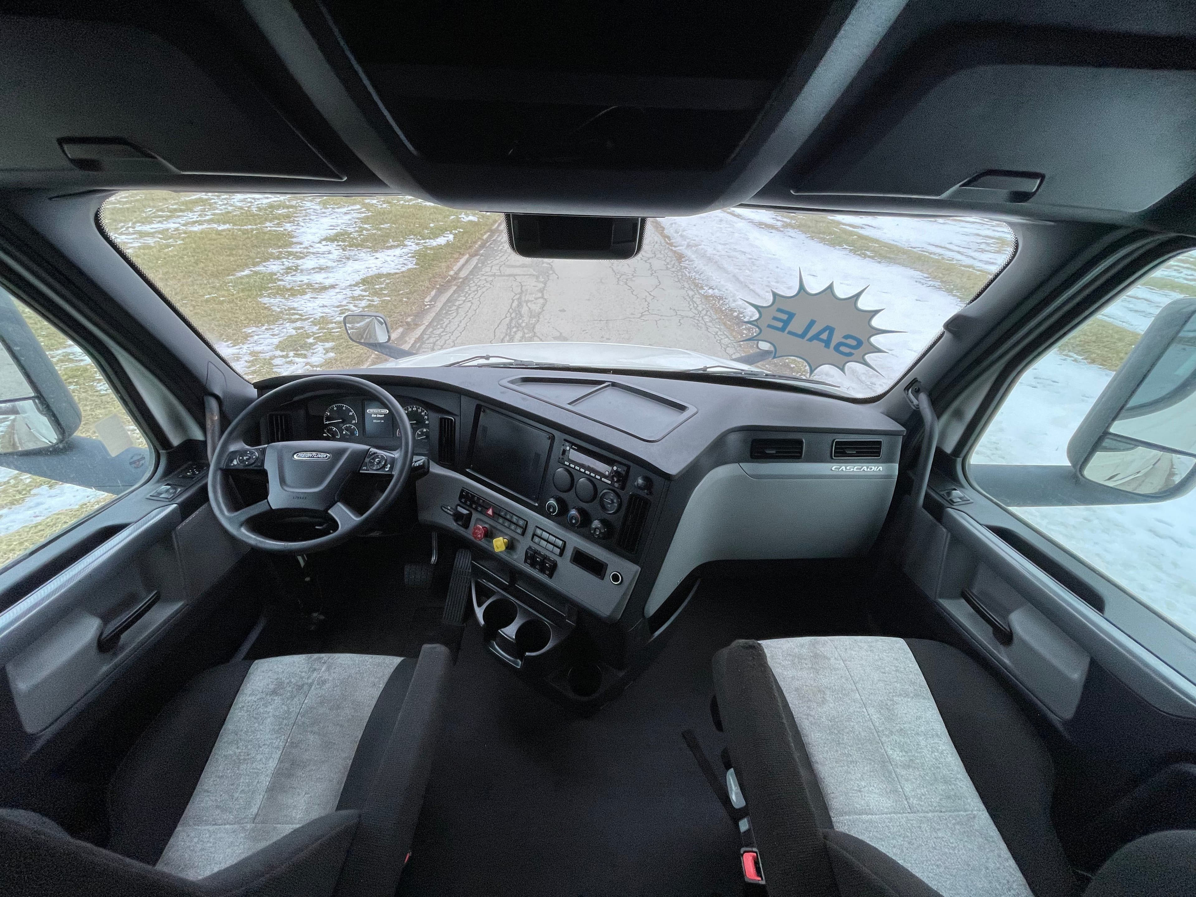 2022 Freightliner Cascadia 126 image 9