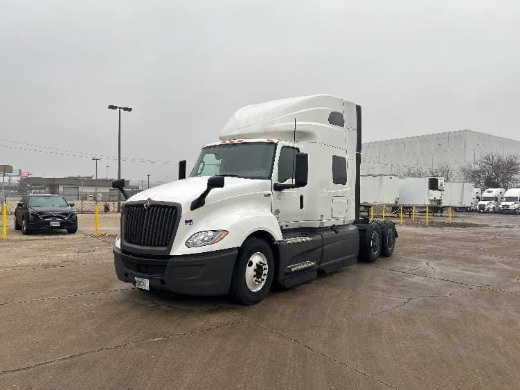 2023 International LT62F image 2