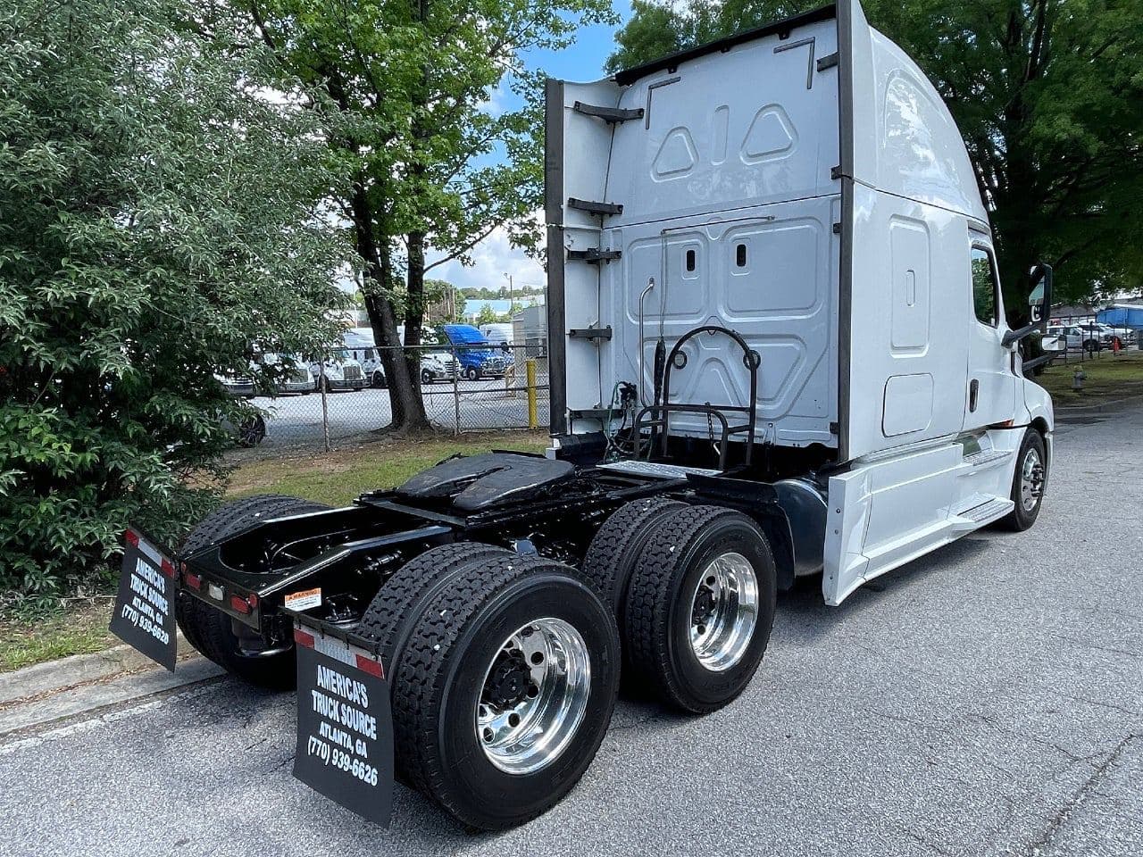 2019 Freightliner Cascadia 126 image 3