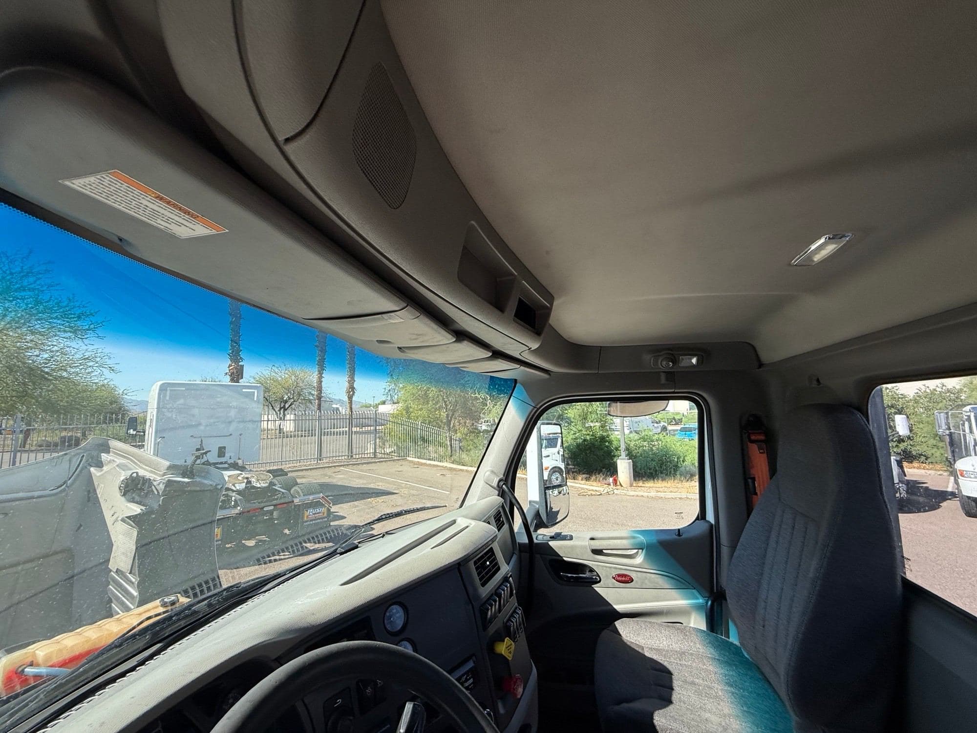 2020 Peterbilt 579 image 13